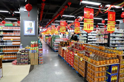 超市貨物供應量充足。玉樹州委宣傳部供圖